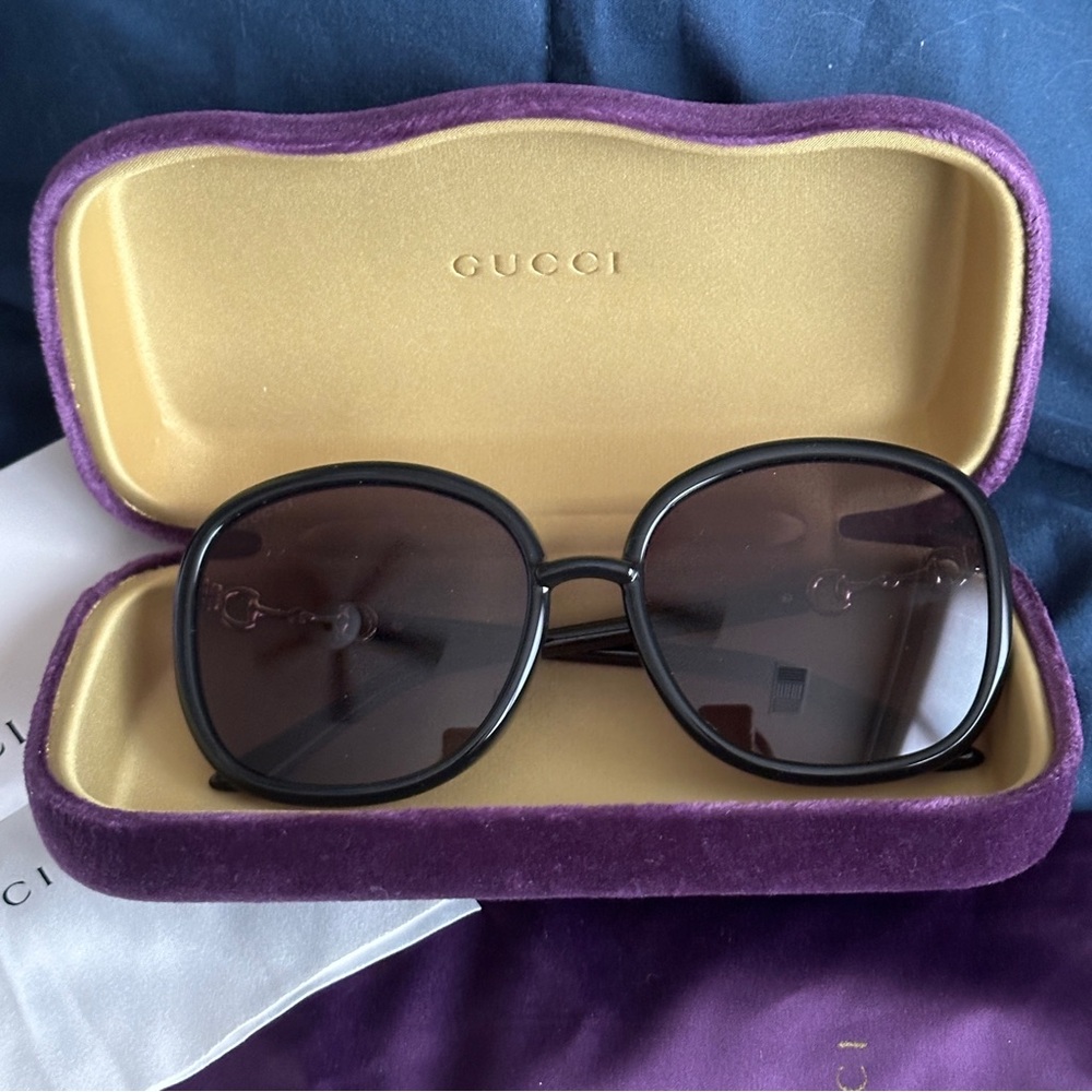 NWOT Gucci Black Oval Sunglasses